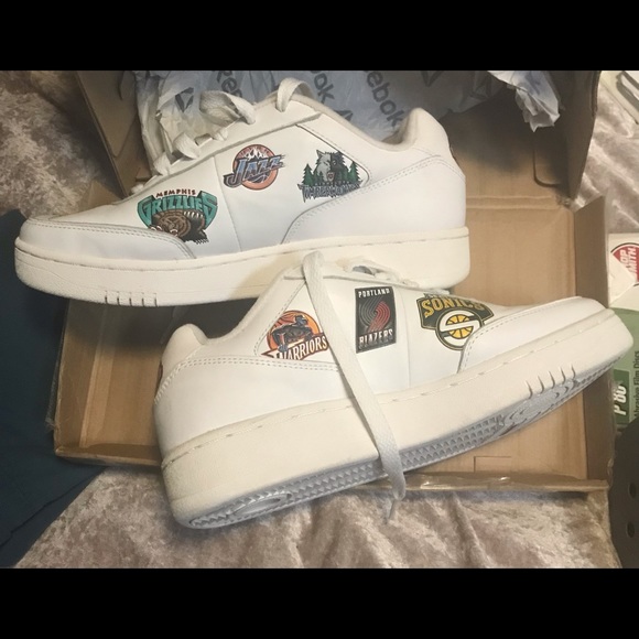 Reebok NBA  Shoes downtime low white Western  Logos sneakers Sz8 New - Picture 4 of 5